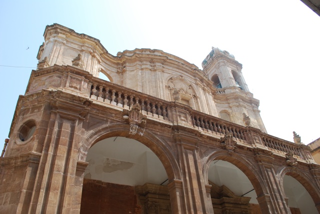 Il prospetto della Cattedrale San Lorenzo