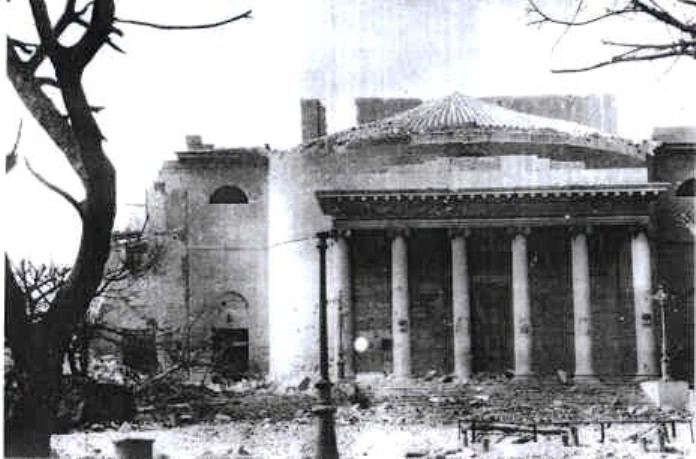 Il teatro Garibaldi dopo i bombardamenti
